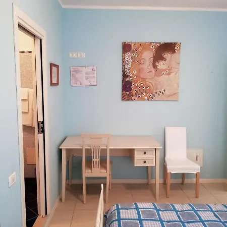 La Ginestra לינה וארוחת בוקר סירולו