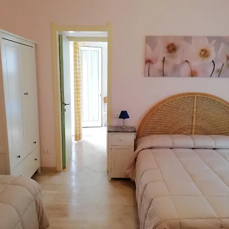 La Ginestra לינה וארוחת בוקר סירולו