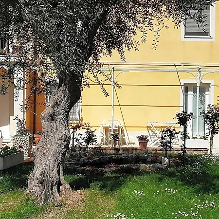 La Ginestra Bed & Breakfast 3*